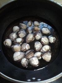 菠菜拌毛蛤蜊的做法步骤2