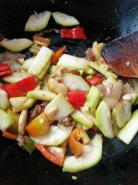 肉片辣炒瓠瓜的做法步骤6