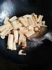 茄汁香菇烩腐竹的做法步骤5